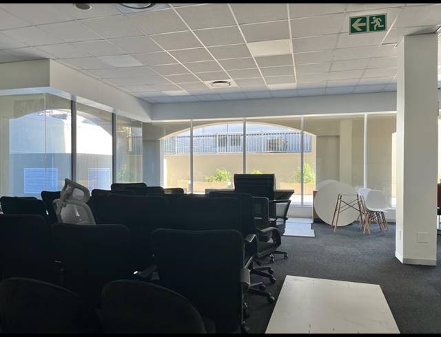 BUSINESS PROPERTY TO RENT IN CLAREMONT
